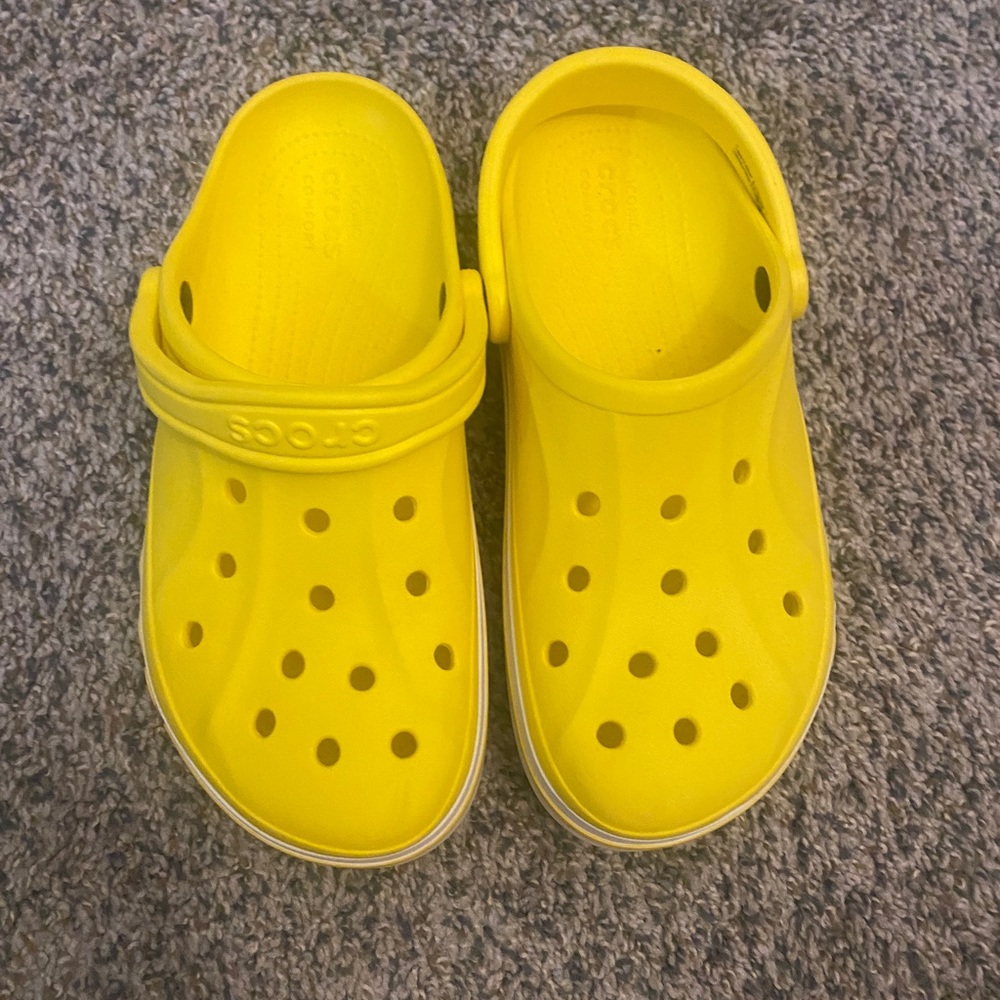 Women’s Yellow Crocs lightly worn size 10